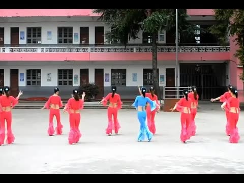 妹妹送情郎点点广场舞图片_妹妹送情郎点点广